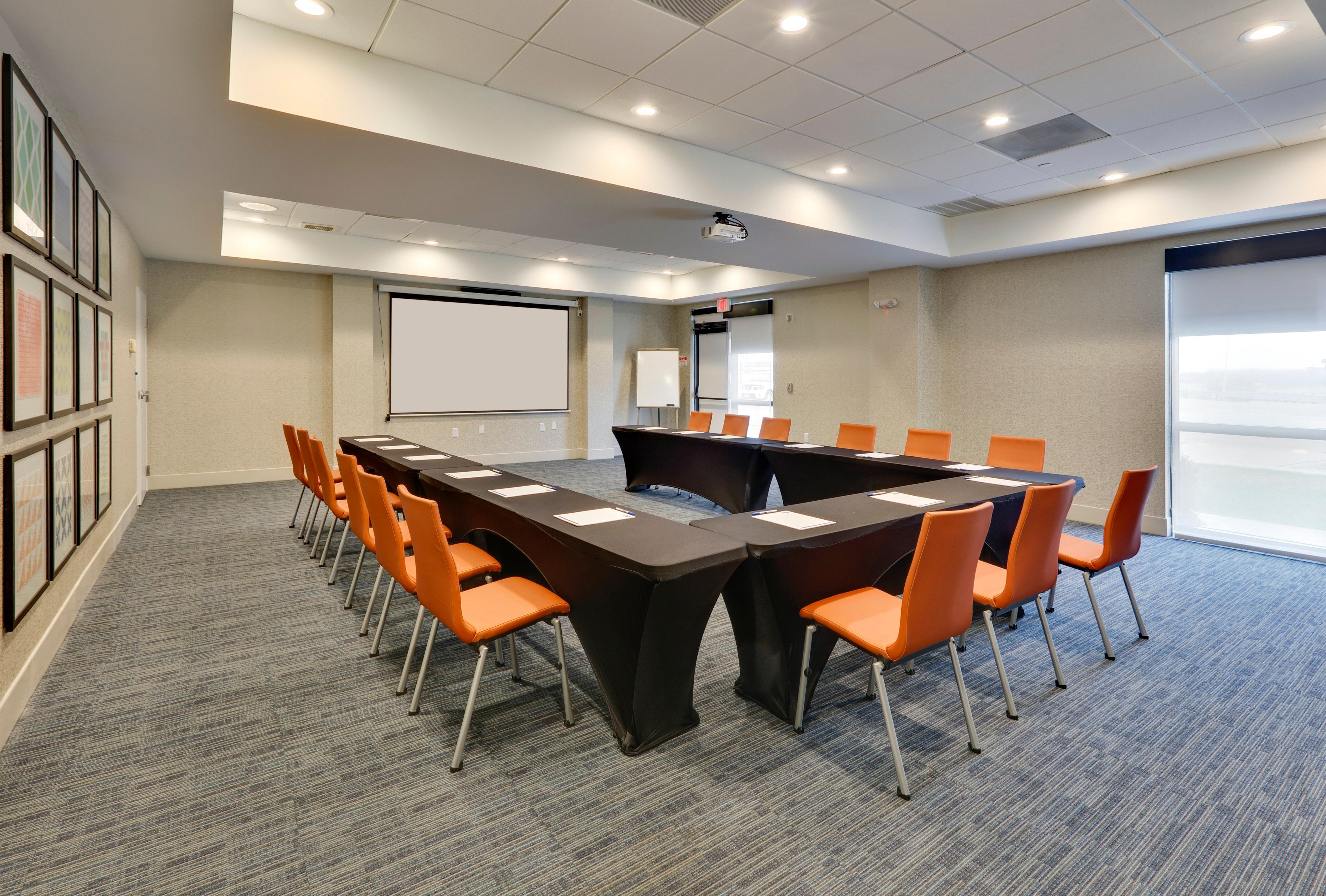 Holiday Inn Express & Suites Irving Conv Ctr - Las Colinas By Ihg Bagian luar foto