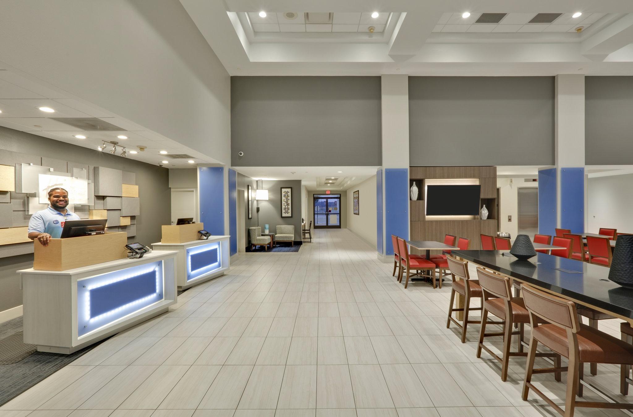 Holiday Inn Express & Suites Irving Conv Ctr - Las Colinas By Ihg Bagian luar foto