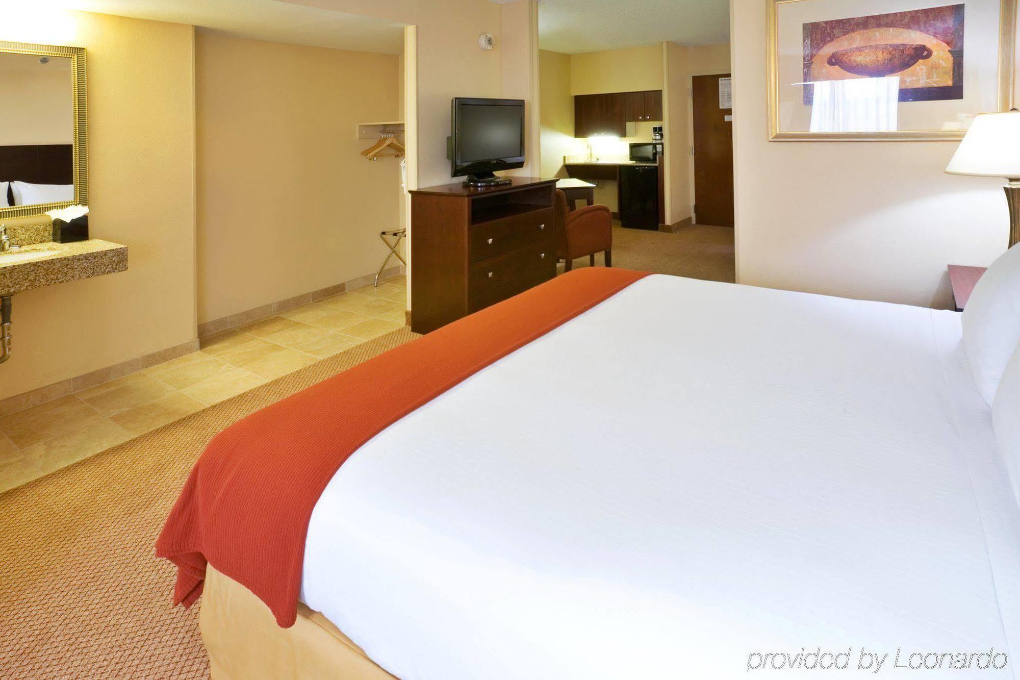 Holiday Inn Express & Suites Irving Conv Ctr - Las Colinas By Ihg Bagian luar foto