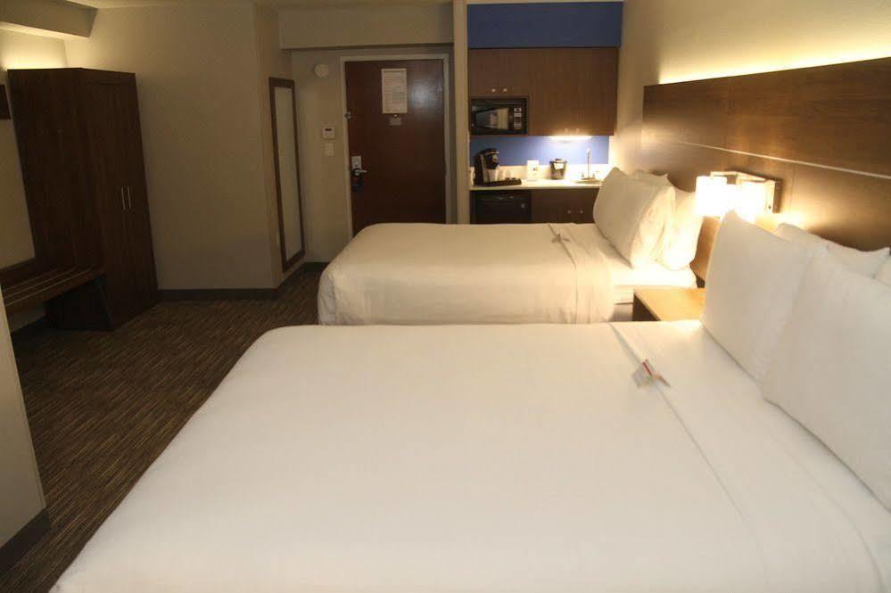 Holiday Inn Express & Suites Irving Conv Ctr - Las Colinas By Ihg Bagian luar foto